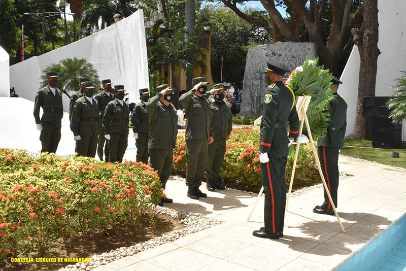 ofrenda-floral-ejercito-mausoleo-plaza-revolucion